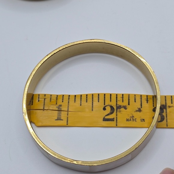 Vintage Womens Mother of Pearl Inlay Bangle‎ Bracelets Lot of 2 Gold Tone Boho - Picture 7 of 9